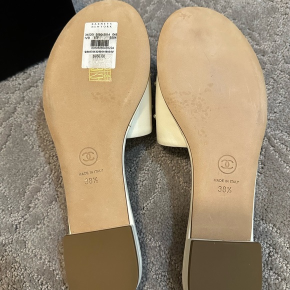 CHANEL Ivory Pearl Embellished Sandals - Picture 3 of 6